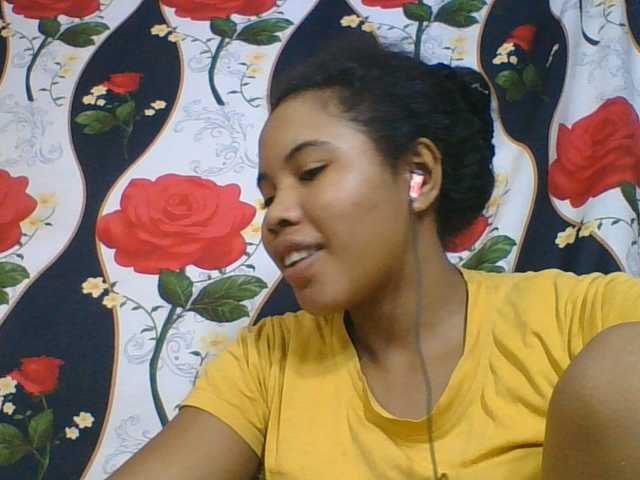 Juliah1a live cam on BongaCams