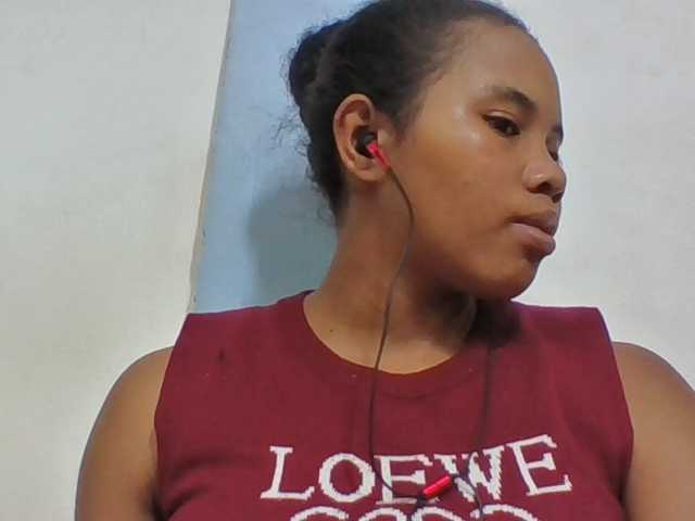 Juliah1a live cam on BongaCams