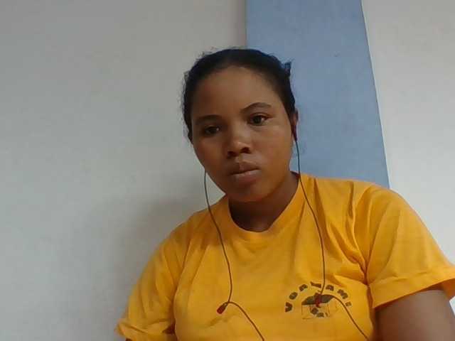 Juliah1a live cam on BongaCams