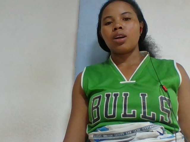 Juliah1a live cam on BongaCams