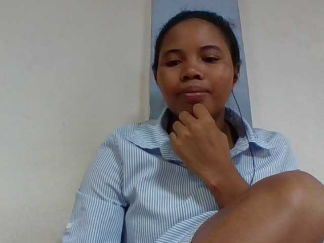 Juliah1a live cam on BongaCams