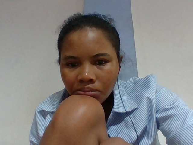 Juliah1a live cam on BongaCams