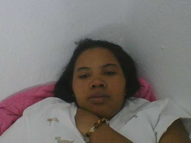Juliah1a live cam on BongaCams
