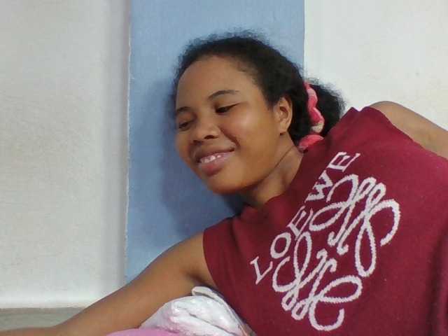 Juliah1a live cam on BongaCams