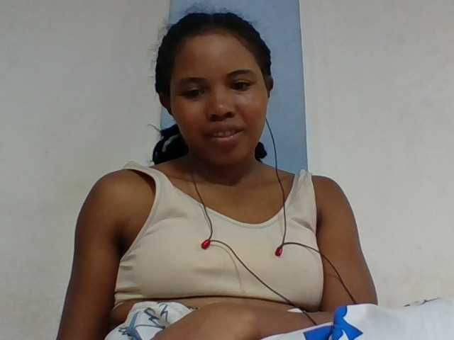 Juliah1a live cam on BongaCams