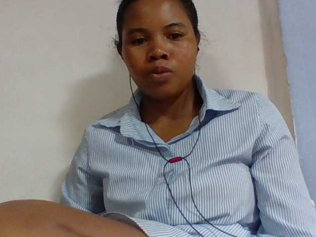 Juliah1a live cam on BongaCams