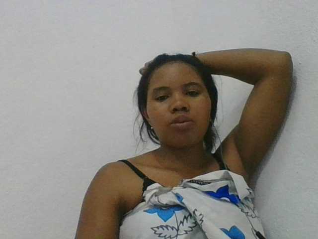 Juliah1a live cam on BongaCams