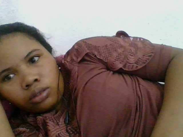Juliah1a live cam on BongaCams