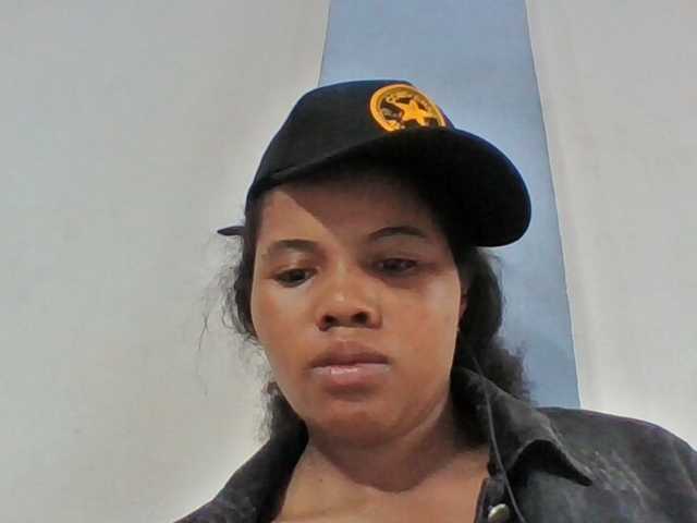 Juliah1a live cam on BongaCams