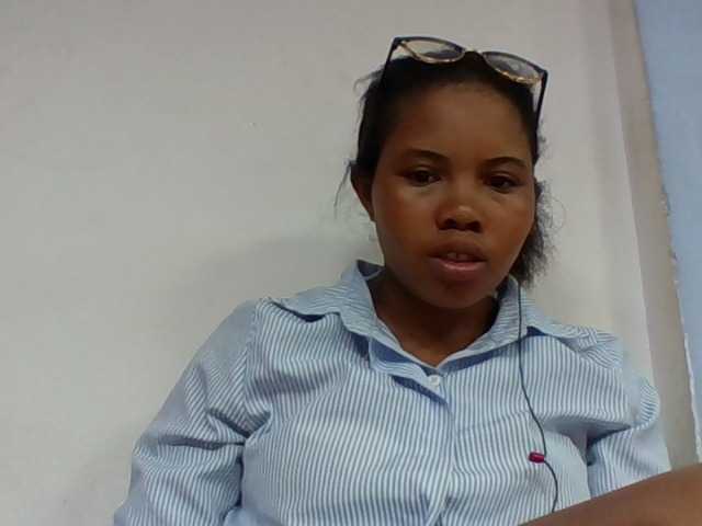 Juliah1a live cam on BongaCams