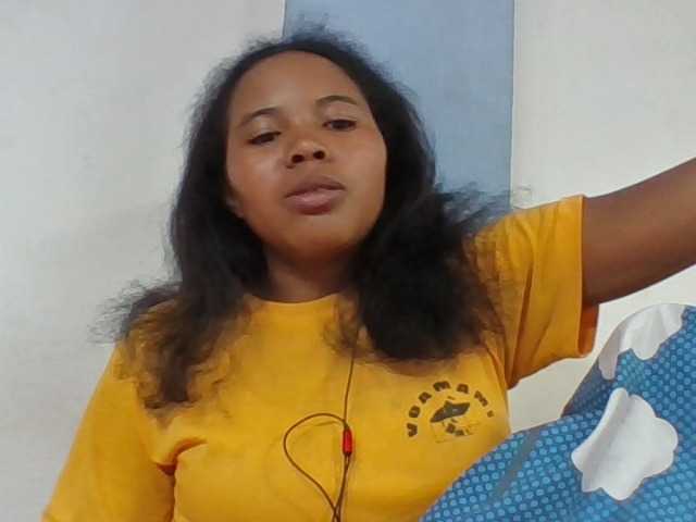 Juliah1a live cam on BongaCams
