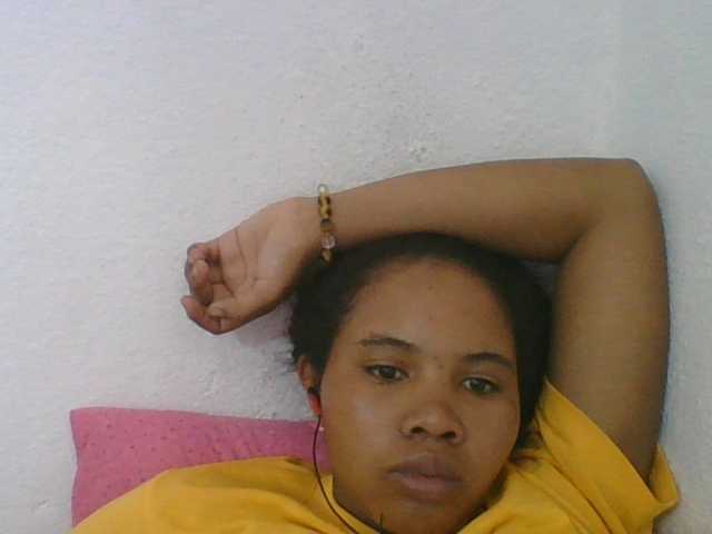 Juliah1a live cam on BongaCams