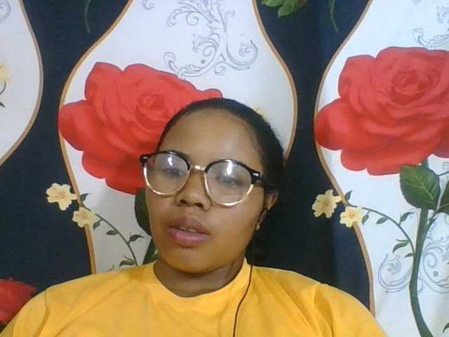 Juliah1a live cam on BongaCams