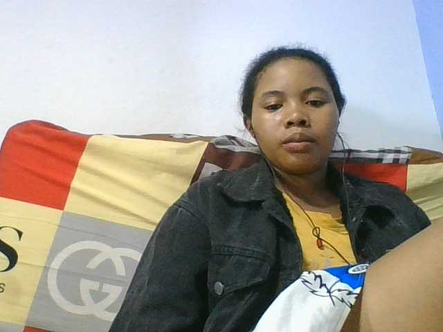 Juliah1a live cam on BongaCams