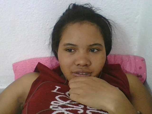 Juliah1a live cam on BongaCams
