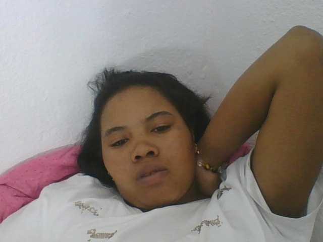Juliah1a live cam on BongaCams