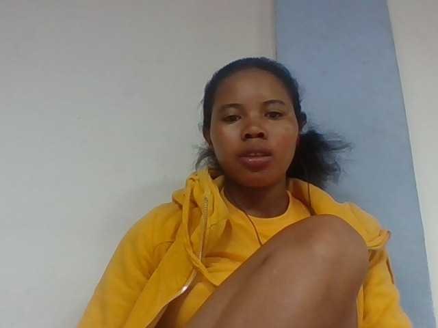 Juliah1a live cam on BongaCams