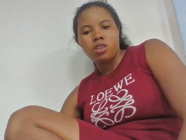 Juliah1a live cam on BongaCams