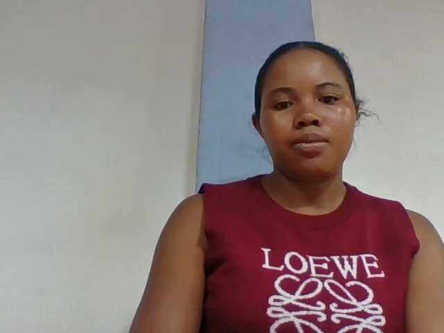 Juliah1a live cam on BongaCams