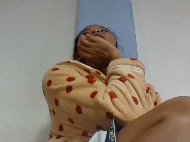 Juliah1a live cam on BongaCams
