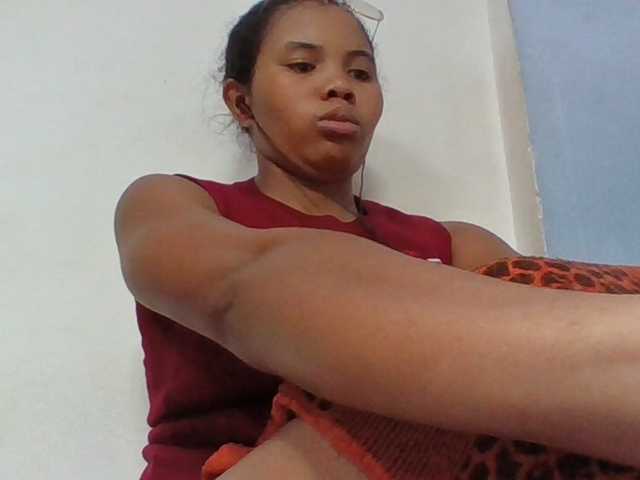 Juliah1a live cam on BongaCams