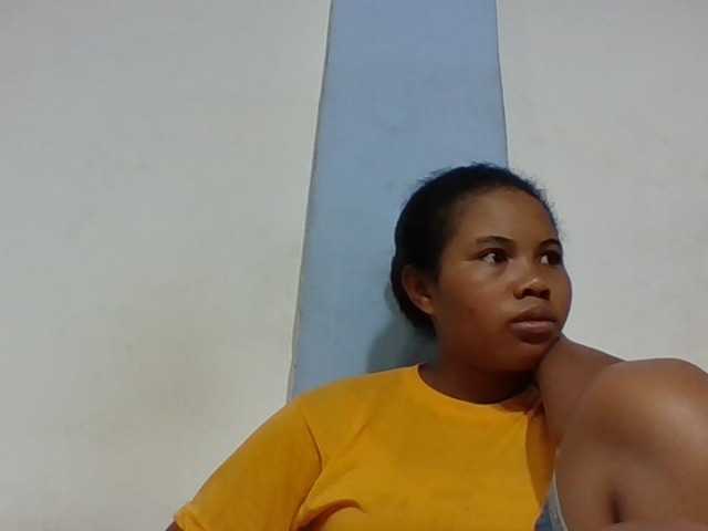 Juliah1a live cam on BongaCams
