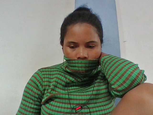 Juliah1a live cam on BongaCams