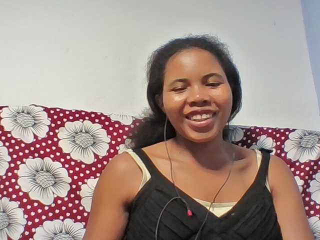 Juliah1a live cam on BongaCams