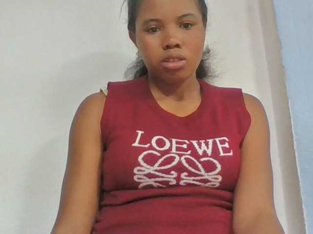Juliah1a live cam on BongaCams