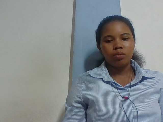 Juliah1a live cam on BongaCams