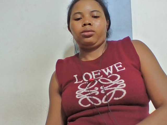 Juliah1a live cam on BongaCams