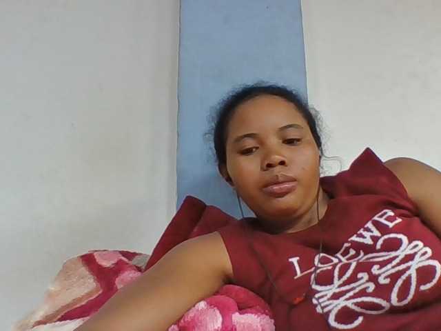 Juliah1a live cam on BongaCams