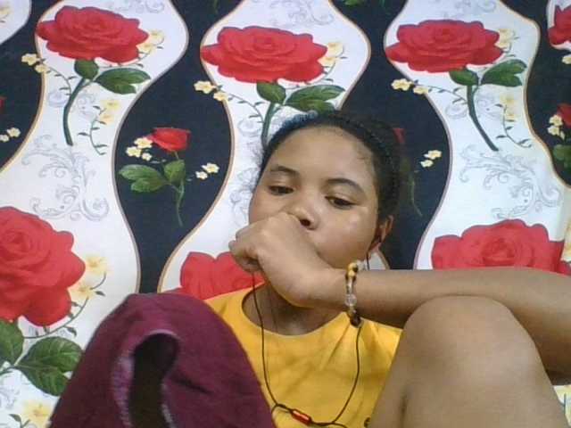Juliah1a live cam on BongaCams