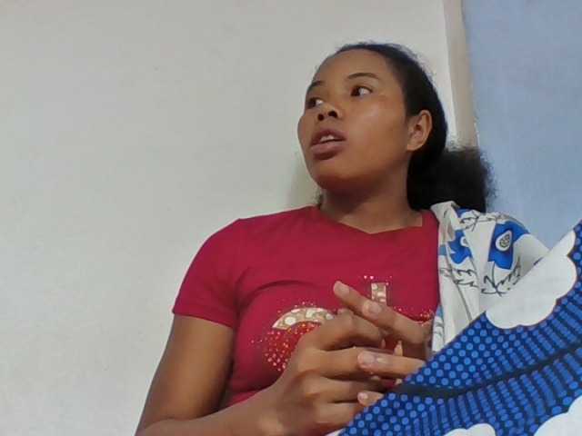 Juliah1a live cam on BongaCams