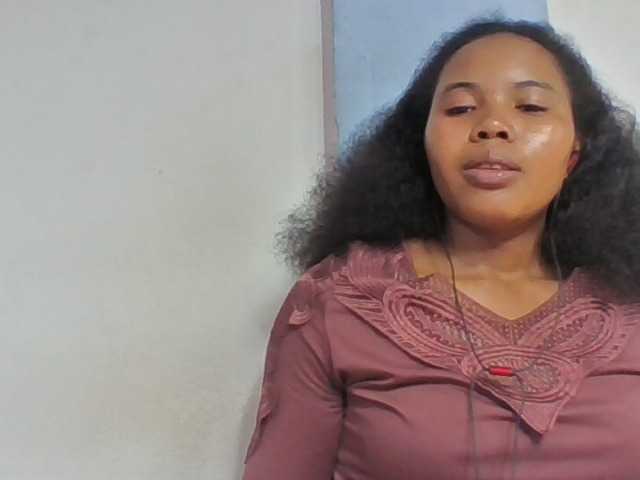 Juliah1a live cam on BongaCams