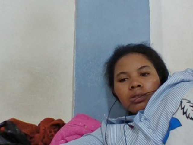 Juliah1a live cam on BongaCams