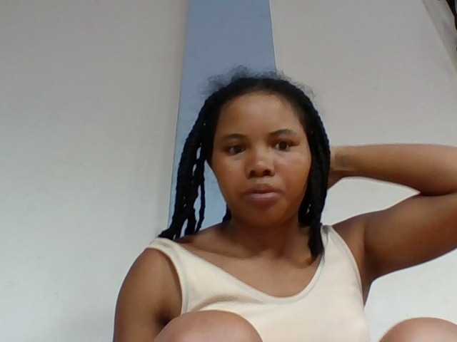 Juliah1a live cam on BongaCams