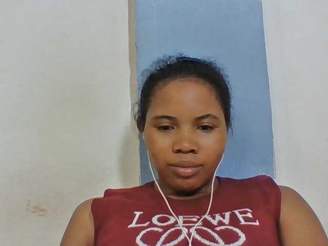 Juliah1a live cam on BongaCams