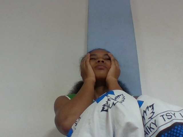 Juliah1a live cam on BongaCams