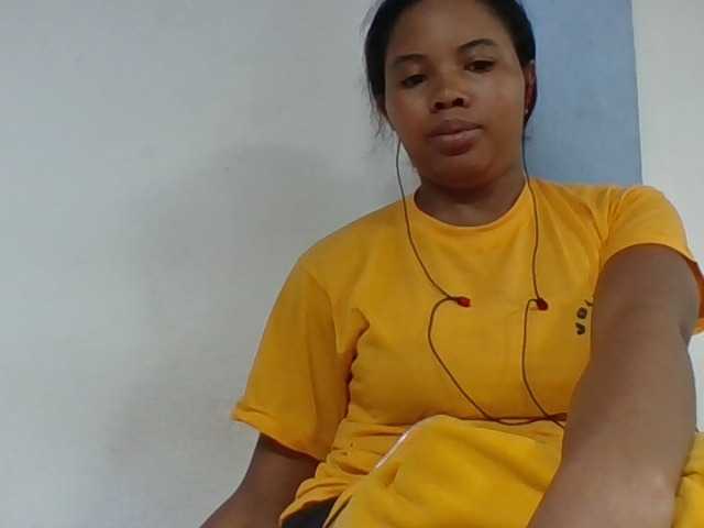 Juliah1a live cam on BongaCams