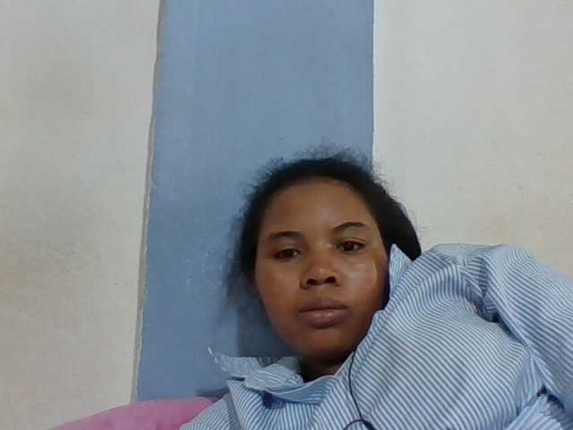 Juliah1a live cam on BongaCams