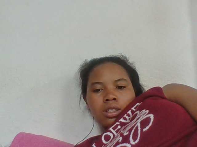 Juliah1a live cam on BongaCams