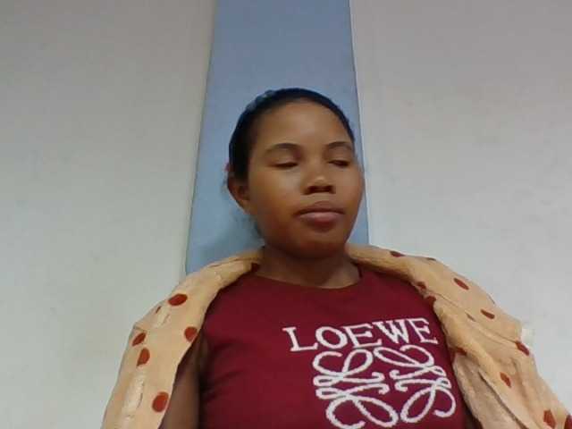 Juliah1a live cam on BongaCams