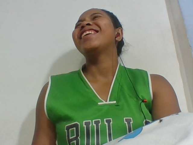 Juliah1a live cam on BongaCams