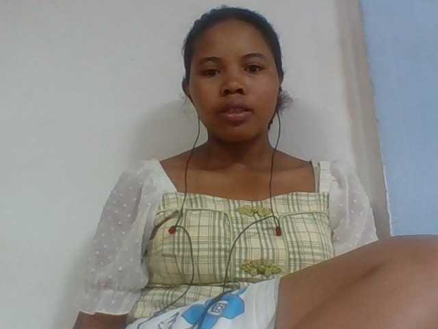 Juliah1a live cam on BongaCams