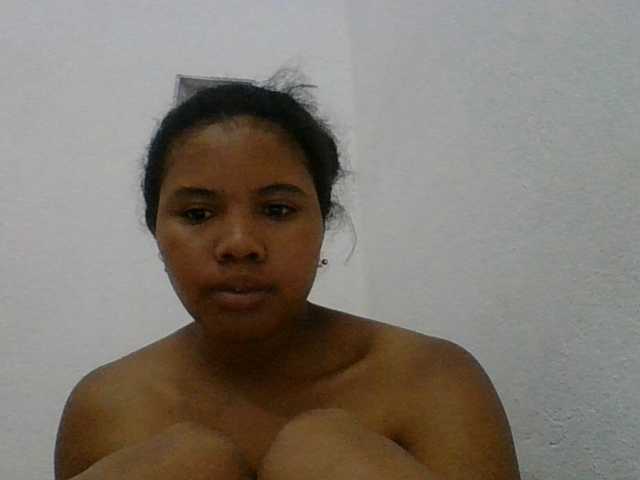 Juliah1a live cam on BongaCams