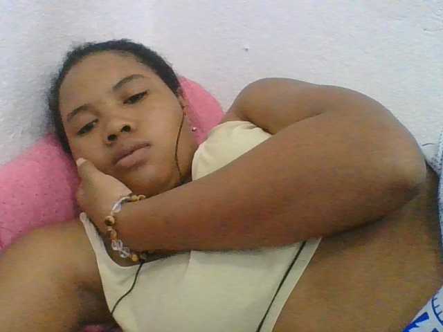 Juliah1a live cam on BongaCams