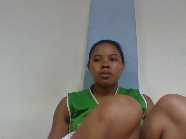 Juliah1a live cam on BongaCams