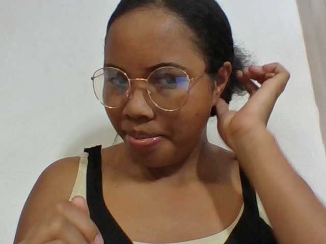 Juliah1a live cam on BongaCams
