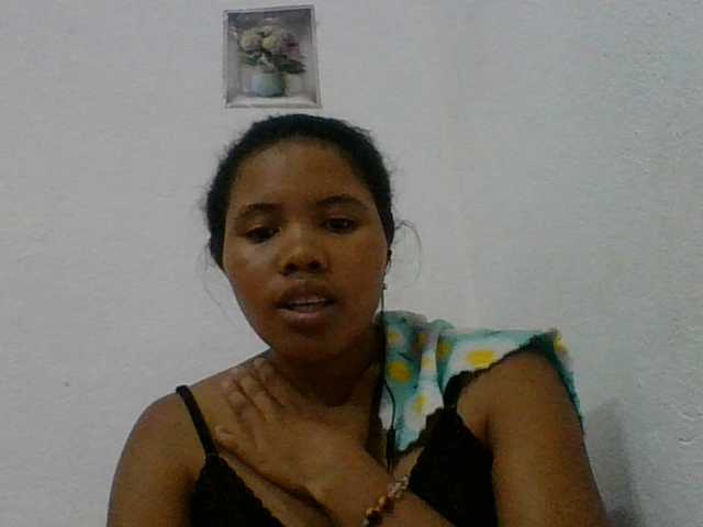 Juliah1a live cam on BongaCams